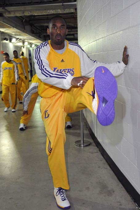 极力邀请他 极力邀请他