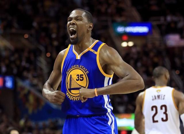 依靠球场上 依靠球场上