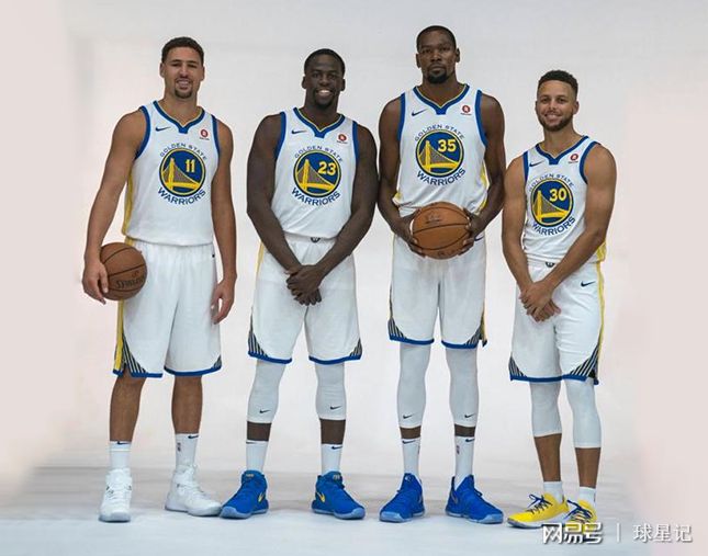 年女运动员 年女运动员